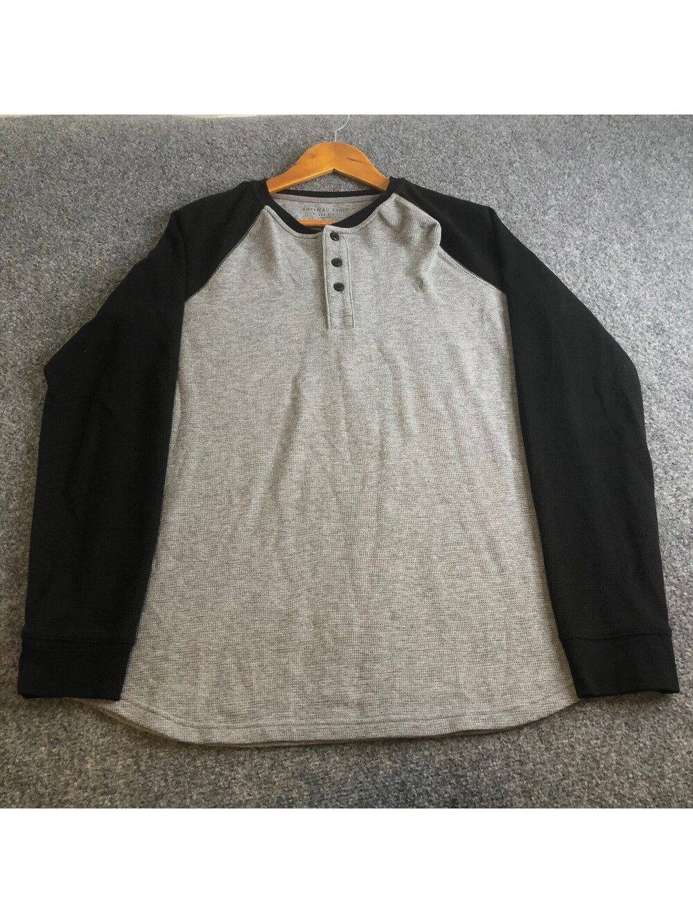 American Eagle Shirt Mens Large Gray Black Henley Raglan Super Soft Standard Fit